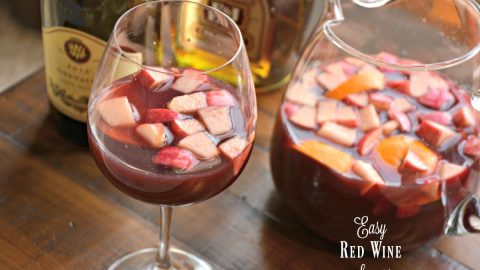 https://www.farmwifedrinks.com/wp-content/uploads/2017/02/easy-red-wine-sangria-480x270.jpg